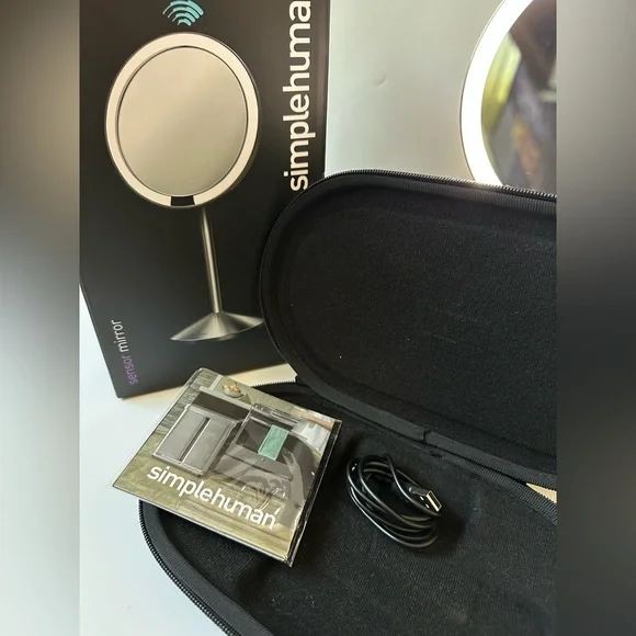 Simplehuman Silver Sensor Mirror with 10x Magnification - Picture 4 of 5